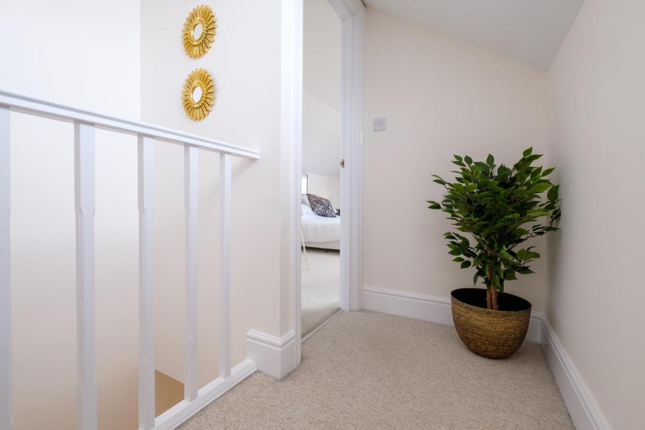 Luxury Living, Stylish Modern Apartment In The Heart Of Ryde Ryde  Luaran gambar
