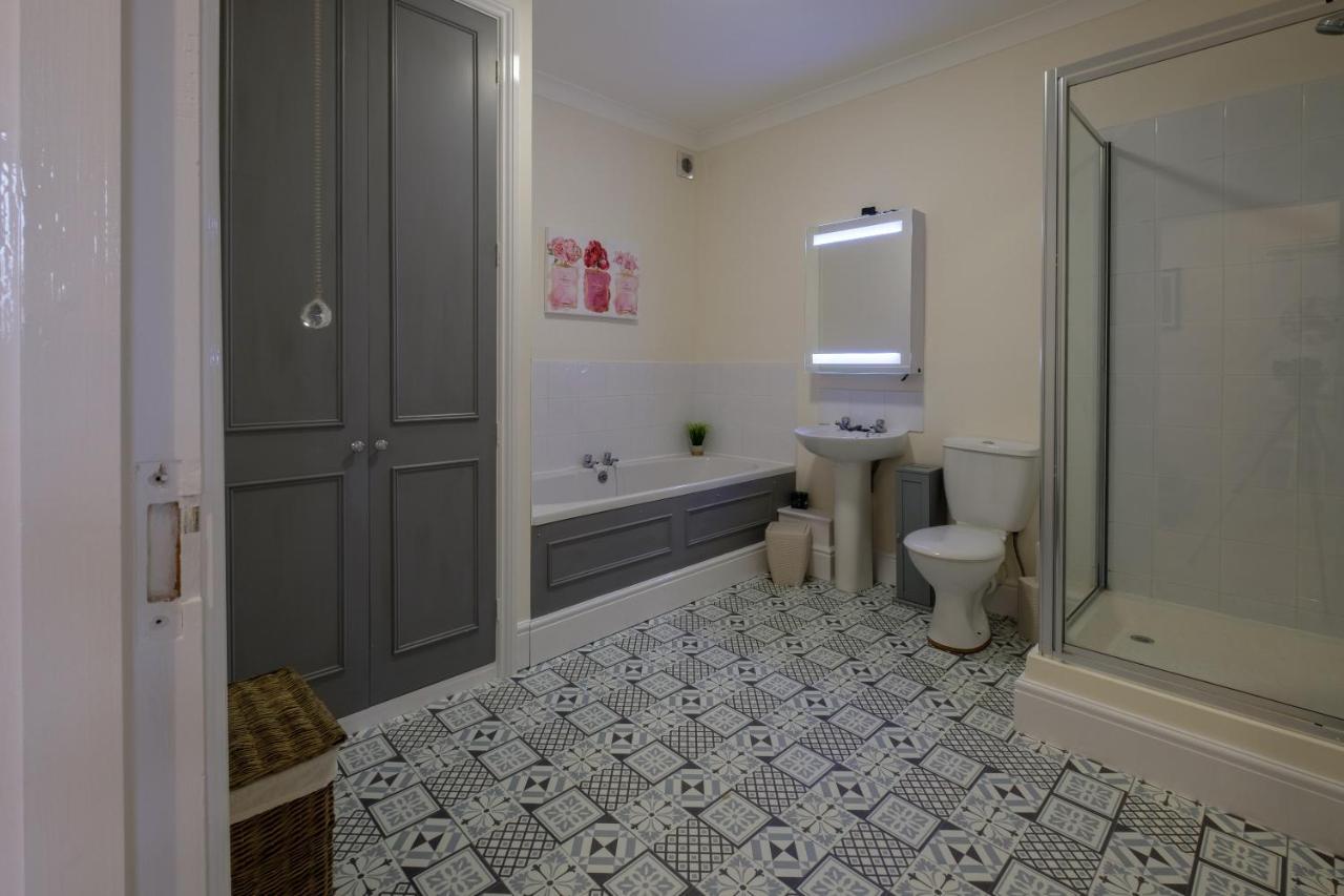 Luxury Living, Stylish Modern Apartment In The Heart Of Ryde Ryde  Luaran gambar
